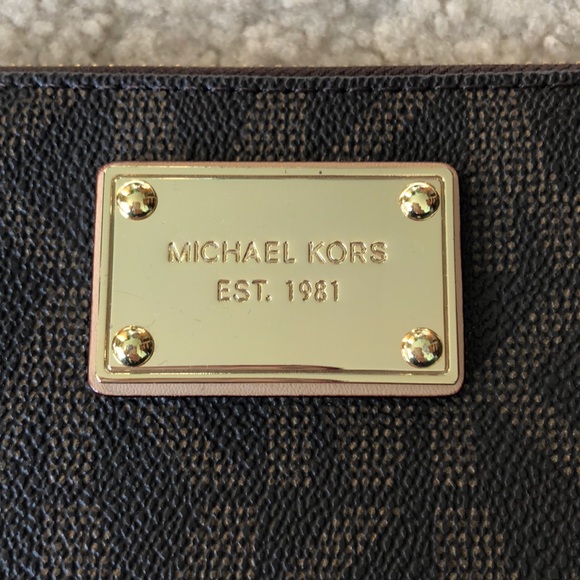 Michael Kors Logo Wristlet - Picture 2 of 5